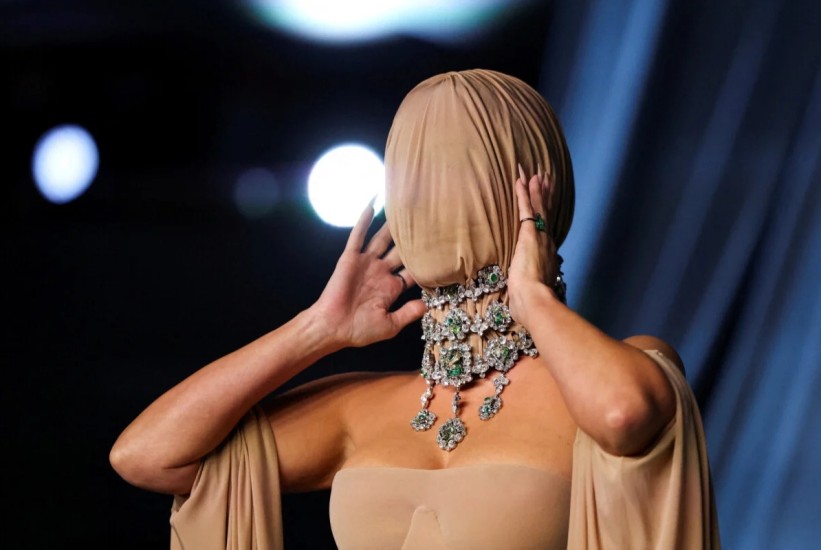 Nema lica, ali ima stila: Kim Kardashian u futurističkom izdanju