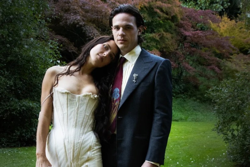 Nesvakidašnja vjenčanica Harley Weir očarala Irski dvorac