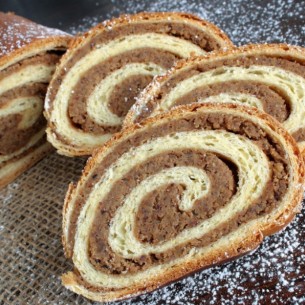 Toplina doma u jednom zalogaju: Štrudla sa orasima koja budi uspomene