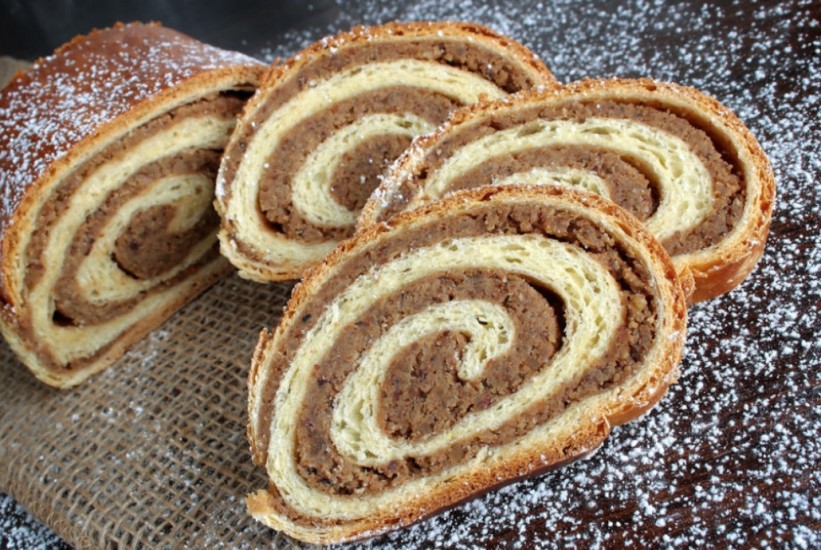 Toplina doma u jednom zalogaju: Štrudla sa orasima koja budi uspomene