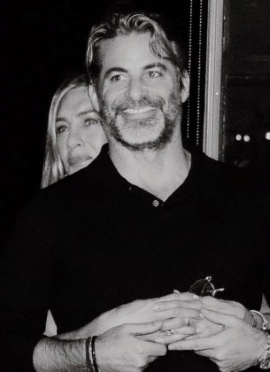 Jennifer Aniston zvanično objavila vezu sa Jimom Curtisom uz emotivnu fotografiju