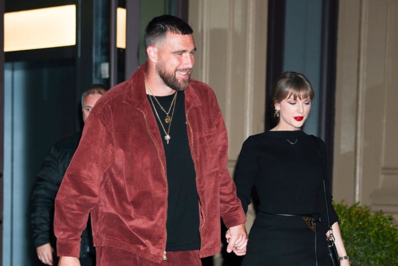 Taylor Swift blista pored zaručnika Travisa Kelcea: Ne skrivaju emocije u New Yorku