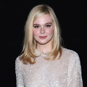 Glumica Elle Fanning vraća trend “glazed skin” ponovo u modu
