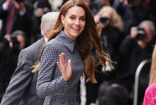 Zimski trend torbi dobio kraljevsko odobrenje: Kate Middleton u centru pažnje