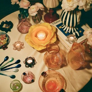 Kako kustosi vintage mode oživljavaju prošlost kroz male salone i pop-up događaje