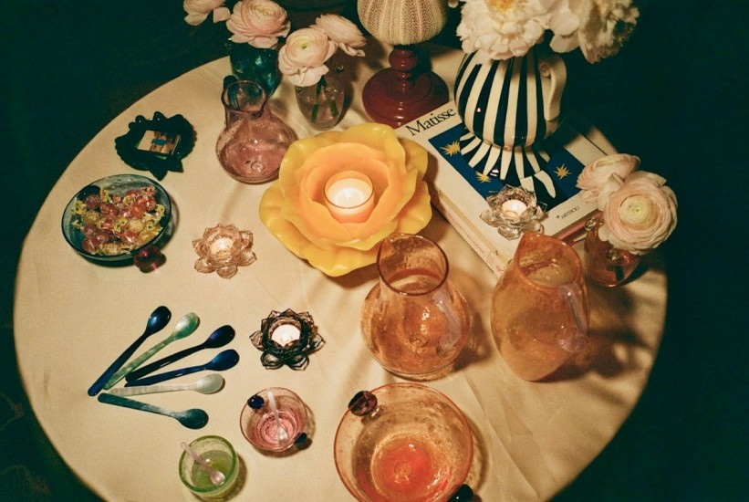 Kako kustosi vintage mode oživljavaju prošlost kroz male salone i pop-up događaje