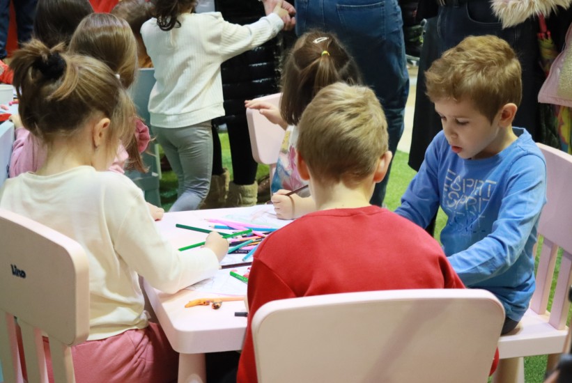 Otvoren jubilarni 10. Dječiji sajam u Skenderiji: Radost i zabava za najmlađe