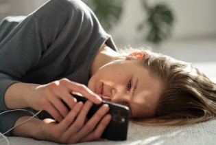 Kako prekinuti začarani krug ovisnosti o mobilnom telefonu ?