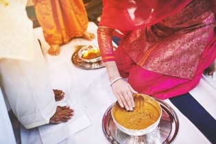 Zlatni dodir pred brak: Haldi kao simbol sreće