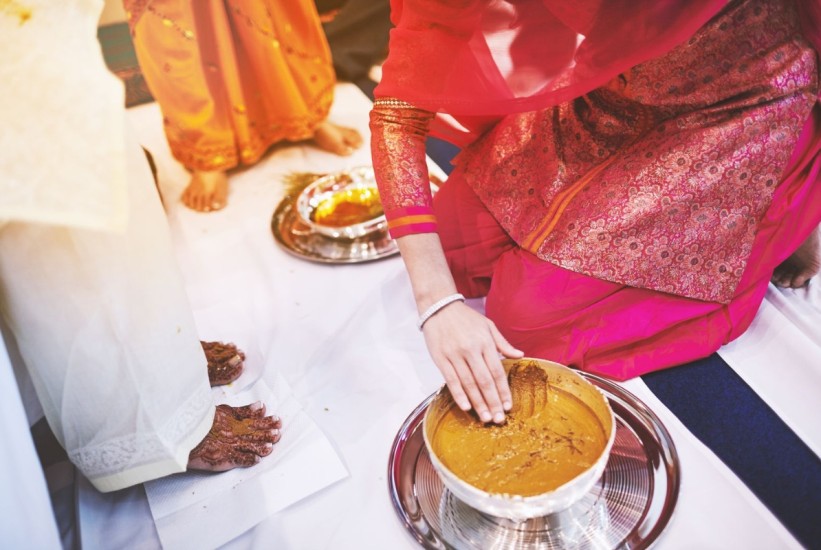 Zlatni dodir pred brak: Haldi kao simbol sreće