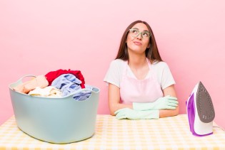 Kako ukloniti mrlje sa pegle: Efikasan način da vaša pegla zablista