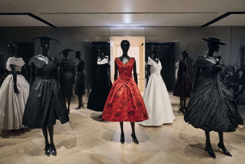 Dior i Alaïa u jednom prostoru: Izložba koja spaja modne legende