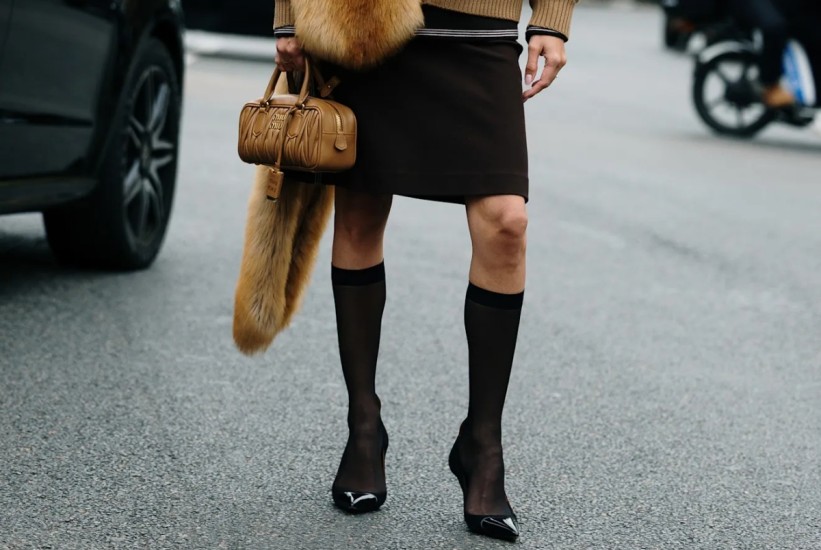 Najhrabriji modni trend zime 2025: Čarape s potpeticama
