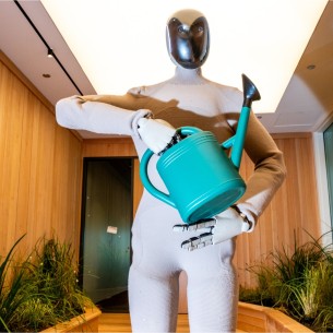 Pametni dom postaje stvarnost: Robot Neo obavlja sve kućanske poslove