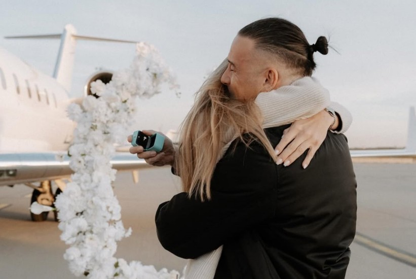 Raf Camora zaprosio djevojku na spektakularan način