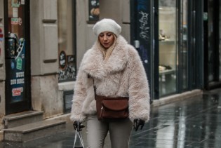 Topli kaputi, šalovi i kišobrani: Zimski modni trenuci koje smo uhvatili u Sarajevu