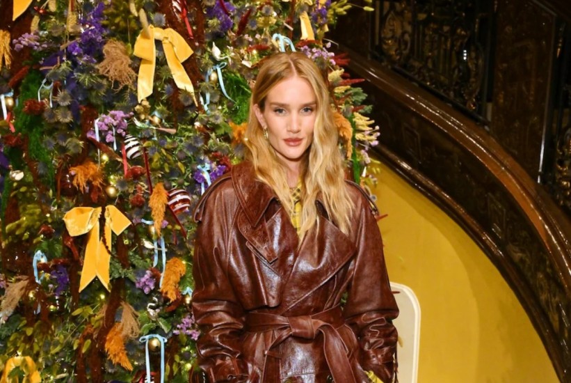 Plažni valovi u hladnim mjesecima: Trikovi Rosie Huntington-Whiteley