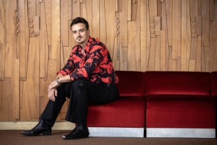 Adi Šoše objavio singl "Baila": Spot premijerno na koncertu u Sava Centru