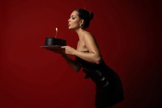 Amina Efendić proslavila rođendan u crnom glam stilu: Fanovi oduševljeni tortom