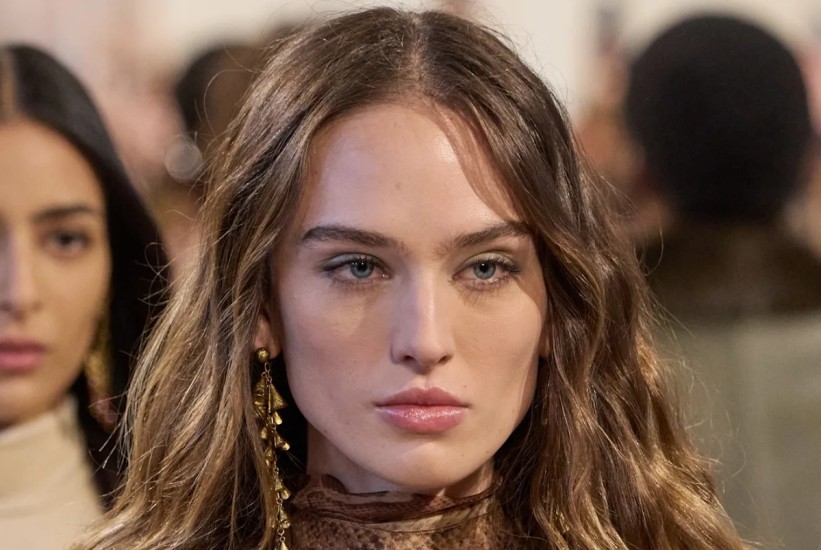 Zimski makeover: Najpoželjnije boje kose za 2025. godinu