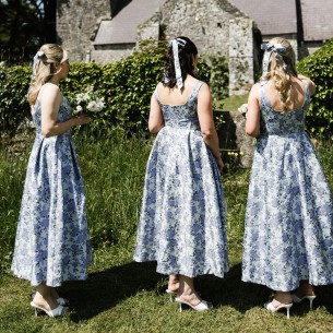 Savršene frizure za tvoje djeveruše: Elegantne, prirodne i bezvremenske