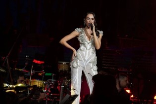 Emina Jahović nastupila u Sava centru: Suze, aplauzi i sjajni gosti