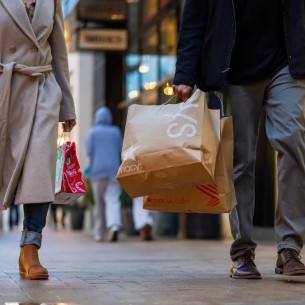 Kako iskoristiti praznične popuste i obnoviti garderobu bez stresa