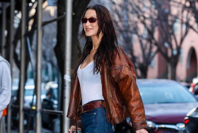 Ravni kroj farmerica: Klasičan trend koji nikad ne izlazi iz mode