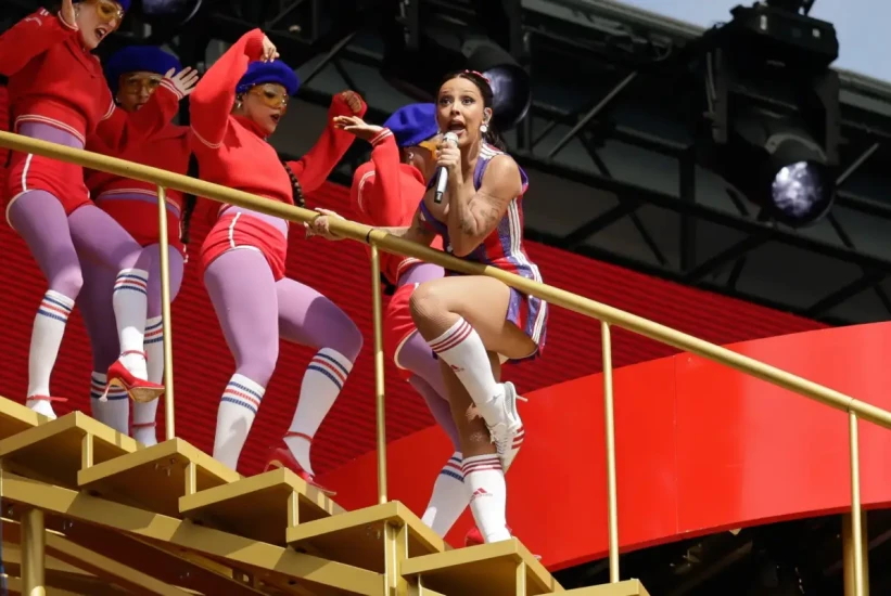 Patike na štiklu u stvarnom životu? Doja Cat zna kako to izvesti