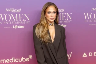 Ovaj poslovni outfit Jennifer Lopez će vas ostaviti bez daha