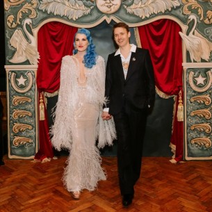 Poznata modna dizajnerica se vjenčala uz prsten sa horoskopskim znakovima bika i jarca