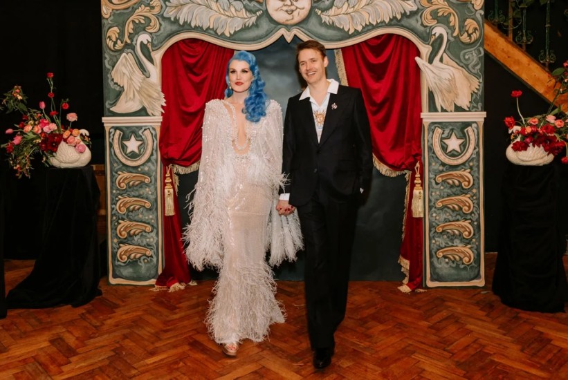 Poznata modna dizajnerica se vjenčala uz prsten sa horoskopskim znakovima bika i jarca