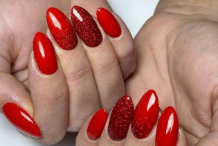 Ove zime dominira crvena sa šljokicama: Inspiracija za svaku priliku