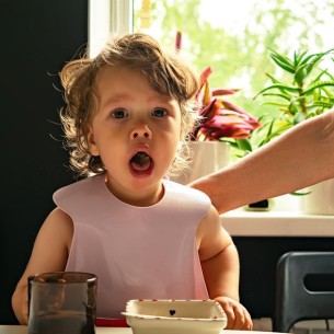 Sitni predmeti, velika opasnost: Kako zaštititi dijete od gušenja?