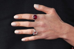 Vjerenički prsten sa smaragdnim rezom: Elegancija koja traje cijeli život