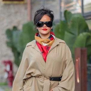Rihanna i poslovni sastanak pretvara u modni spektakl