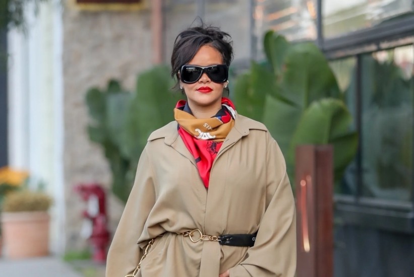 Rihanna i poslovni sastanak pretvara u modni spektakl