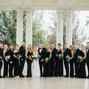 Možete li nositi crnu na vjenčanju? Stručnjaci razbijaju sve mitove!