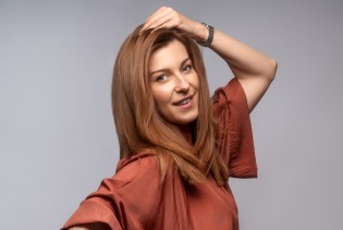 Kako zablistati za Novu godinu? Elma Hadžifejzović otkriva tajne savršene frizure