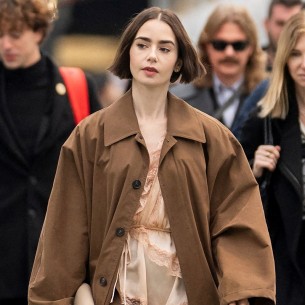 Pidžama umjesto haljine? Lily Collins pokrenula novi party trend