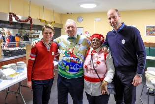 Princ William i princ George volontirali u skloništu za beskućnike