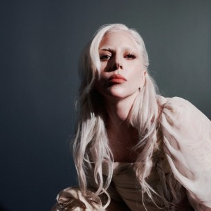 Poklon od Lady Gage na Badnjak: Pogledajte Harlequin Live nastup online