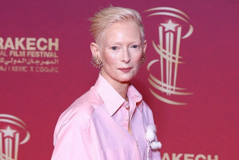 Modna lekcija od Tilde Swinton: Šik od glave do pete