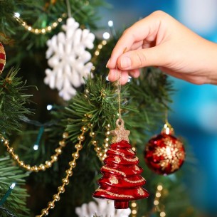 Zašto se za Božić i Novu godinu ukrašava jelka i kako je sve počelo...