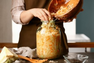 Kiseli kupus može da traje do ljeta, samo dodajte ovaj sastojak