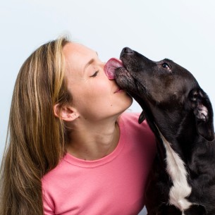 Može li pseća pljuvačka uništiti vašu kožu?