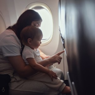 Putovanje s bebom: Kako izbjeći suze, nervozu i haos u avionu?