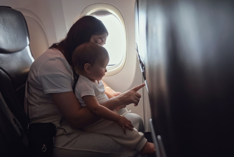 Putovanje s bebom: Kako izbjeći suze, nervozu i haos u avionu?