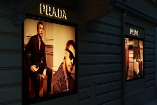 Preokret za Versace: Prada preuzima kormilo nakon teških godina