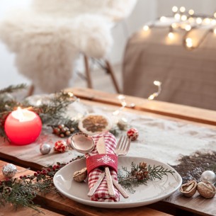 Savršena dekoracija stola za cozy i elegantnu prazničnu večeru